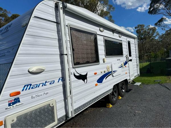 2015 New Age Manta Ray Mr19E Caravan image