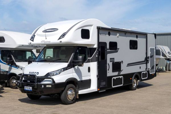 2023 Sunliner Switch S542G Motorhome image