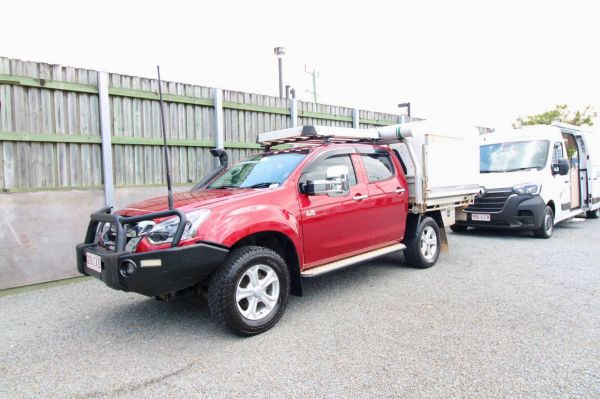 2018 Isuzu D-Max LS 4WD Ute and 2018 Travelander 4x4 Evron DC5 Camper image