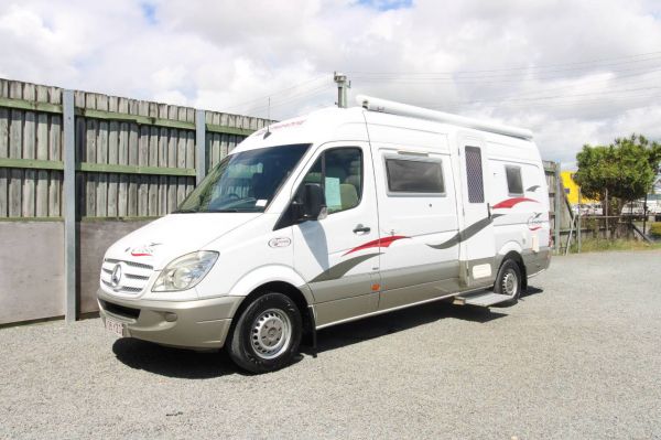2012 Paradise Oasis Deluxe Mercedes Slide Out Island Bed Motorhome image