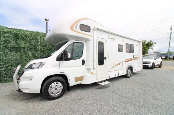 2015 Jayco Conquest 25-1 Island Bed Slide Out Motorhome image