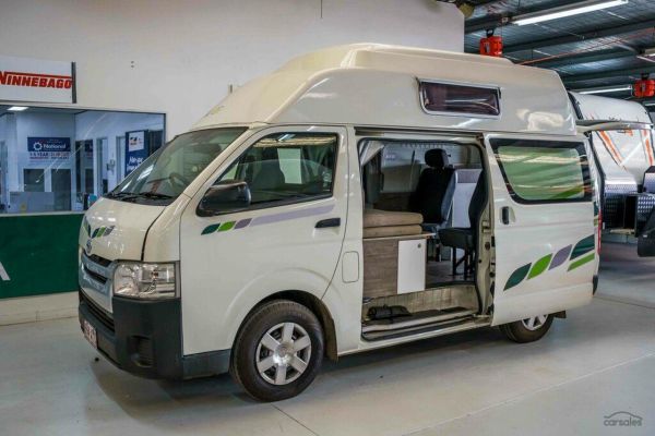 2018 Toyota Endeavour Toyota 4 Berth image