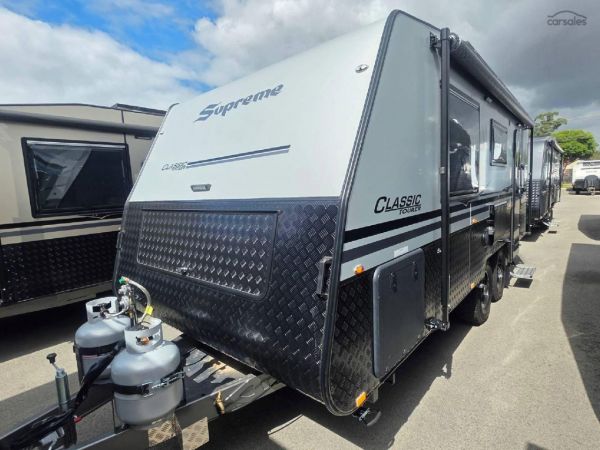 2026 Supreme 1860_R_K1E3_T Classic Tourer 1860 image