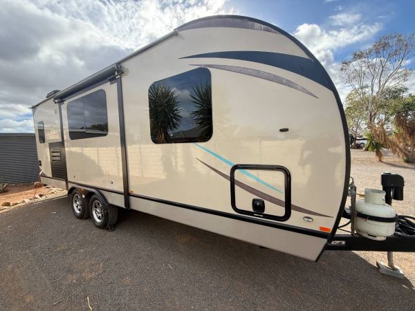 2015 Long tree  Caravan image