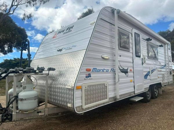 2014 New Age Manta Ray Caravan image