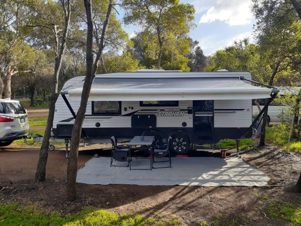 2017 Imperal Bayview Strahn Caravan image