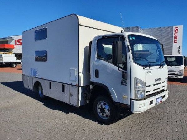 2012 Isuzu NPS300 Motorhome image