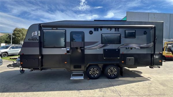 2026 SILVER VALLEY CARAVANS FAMILY GETAWAY 21'6'' TANDEM AXLE SEMI OFF-ROAD MID DOOR TRIPLE BUNKS image