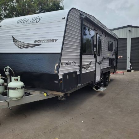 2018 Blue Sky Monterey Caravan