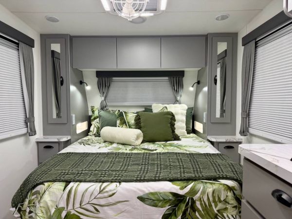 2024 Paramount 21'6 Signature Series 2 Bunk Caravan image