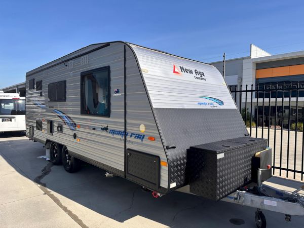 2017 New Age Manta Ray Caravan image