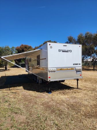 2019 Spaceland Caravan image