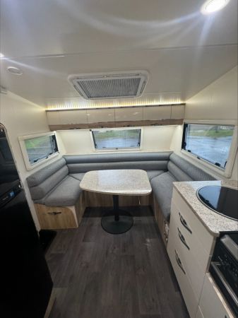 2018 Avan Jensen Caravan image