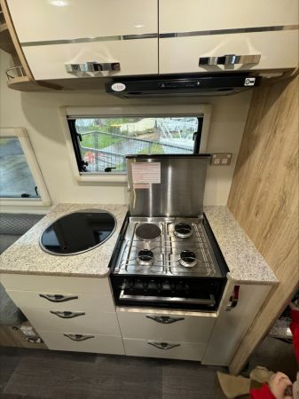 2018 Avan Jensen Caravan image