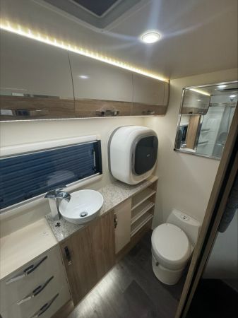 2018 Avan Jensen Caravan image