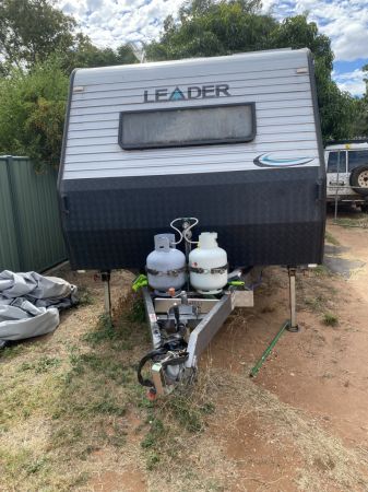 2019 LEADER GOLD Caravan image