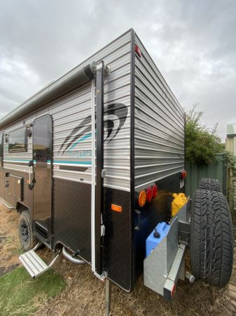 2019 LEADER GOLD Caravan image