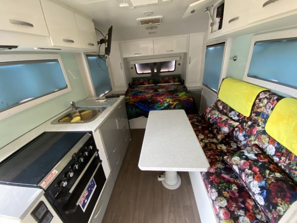 2019 LEADER GOLD Caravan image