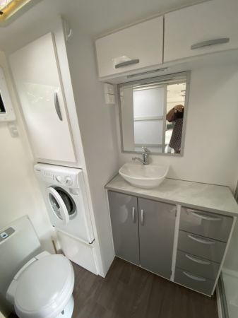 2019 LEADER GOLD Caravan image