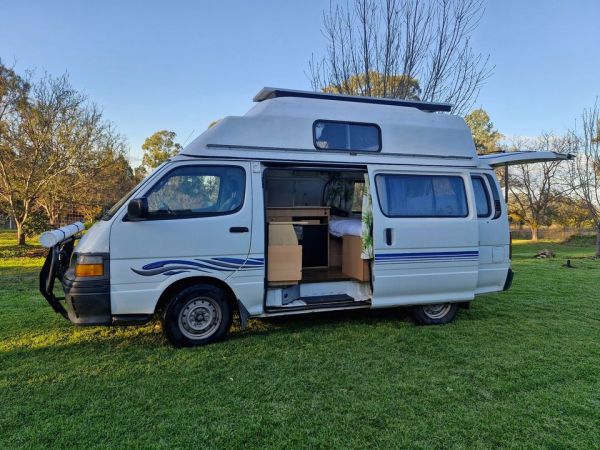 2001 Toyota Hiace Hitop Campervan image