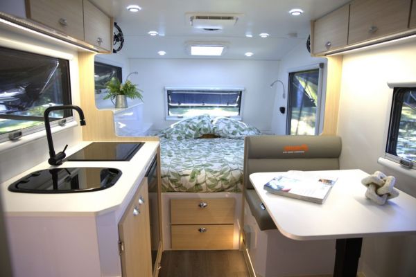 2025 Jawa Retreat Escape Hybrid Caravan image