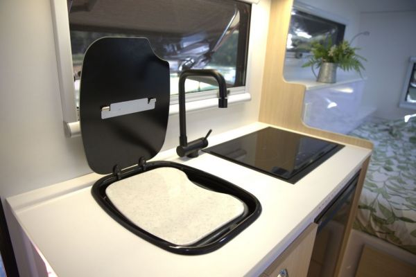 2025 Jawa Retreat Escape Hybrid Caravan image