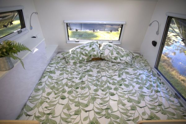 2025 Jawa Retreat Escape Hybrid Caravan image