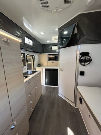 2025 Jawa Infinity Escape 15 Hybrid Pop Top image