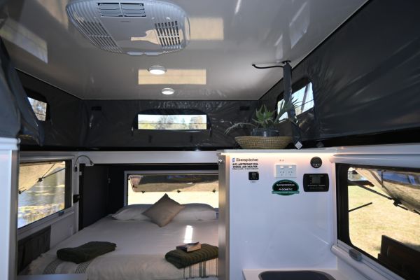 2025 Jawa Infinity Escape 15 Hybrid Pop Top image