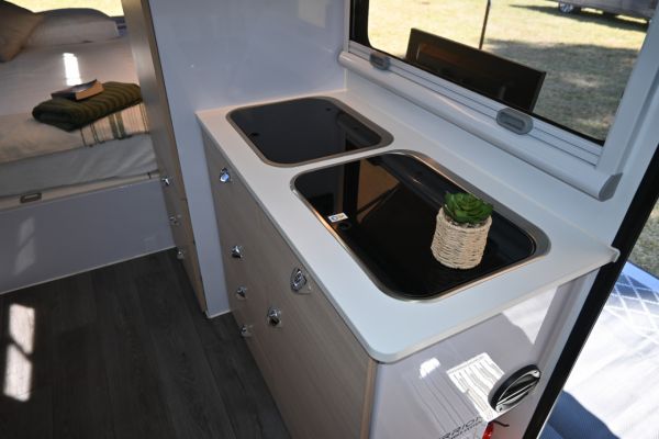 2025 Jawa Infinity Escape 15 Hybrid Pop Top image