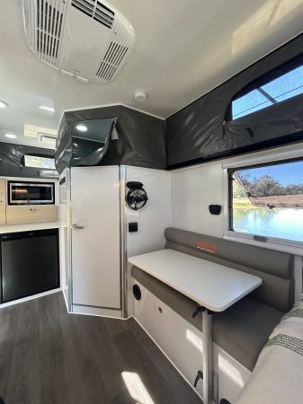 2025 Jawa Infinity Escape 15 Hybrid Pop Top image