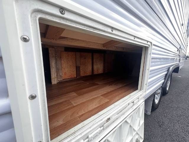 Image for 2008 Crusader Dreamhaven Caravan MK2 20