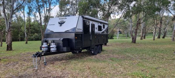 2024 Freebirds Caravans Caravan image