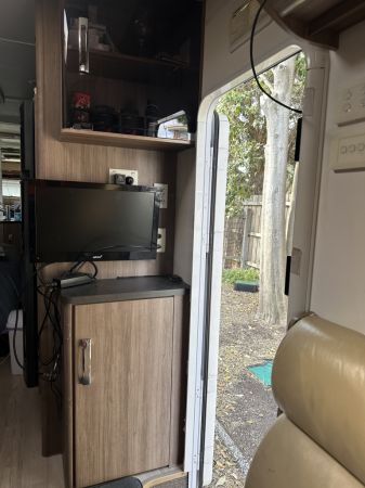 2014 Jayco 21.65-4 Silverline Caravan image