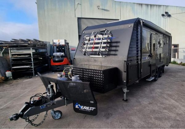 2023 Everest Caravans KOMBAT E2 19.7F - SEMI OFF-ROAD FAMILY BUNK VAN Caravan image