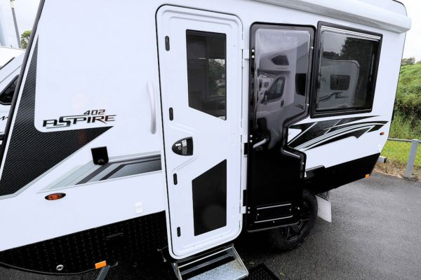 2024 Avan Aspire Caravan 402 image