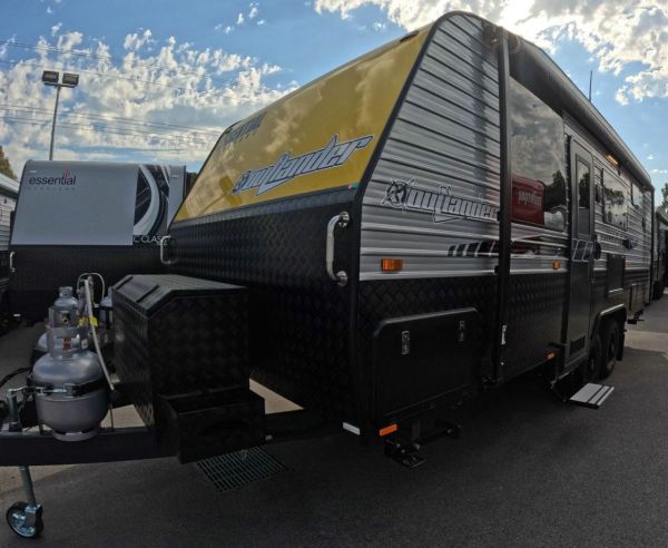 2023 Essential Outlander F2 Caravan 21' image
