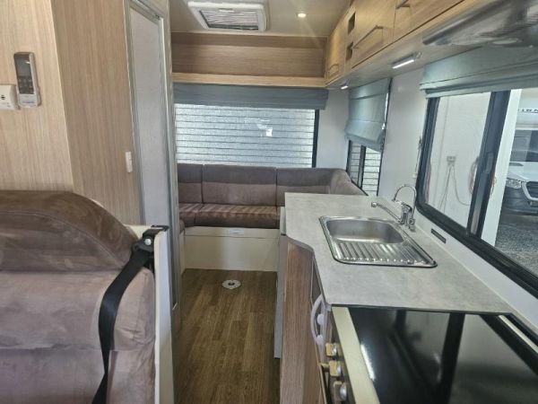 2020 Kea River M721 6 Berth image