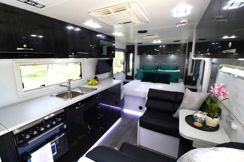 Evernew E2000 RTX caravan
