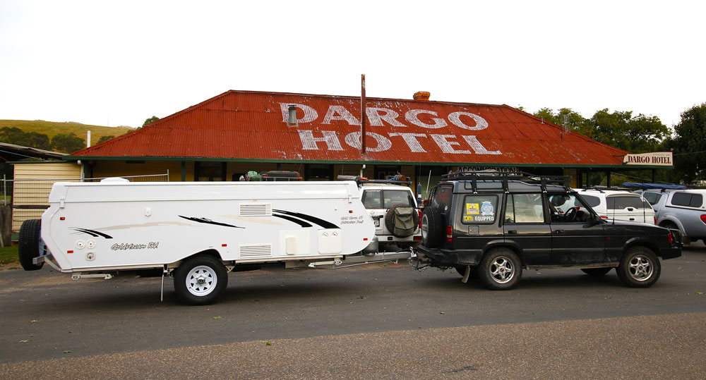 Bear's old Disco towing the Goldstream Crown wind-up camper at the iconic Dargo Pub